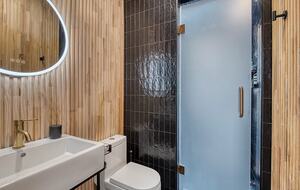 Private East Hampton Escape with Pool and Volleyball Court - East Hampton, New York