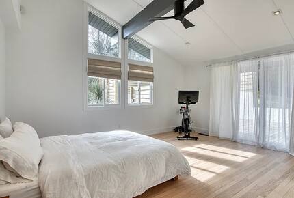 Private East Hampton Escape with Pool and Volleyball Court - East Hampton, New York