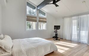 Private East Hampton Escape with Pool and Volleyball Court - East Hampton, New York