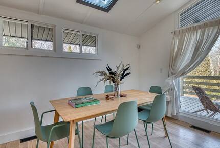 Private East Hampton Escape with Pool and Volleyball Court - East Hampton, New York