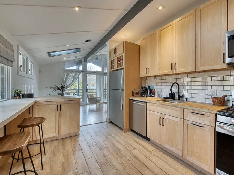 Private East Hampton Escape with Pool and Volleyball Court - East Hampton, New York