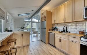 Private East Hampton Escape with Pool and Volleyball Court - East Hampton, New York