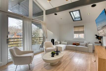 Private East Hampton Escape with Pool and Volleyball Court - East Hampton, New York