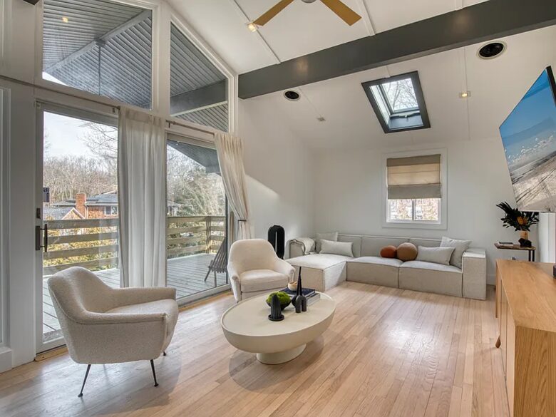 Private East Hampton Escape with Pool and Volleyball Court - East Hampton, New York