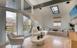 Private East Hampton Escape with Pool and Volleyball Court - East Hampton, New York