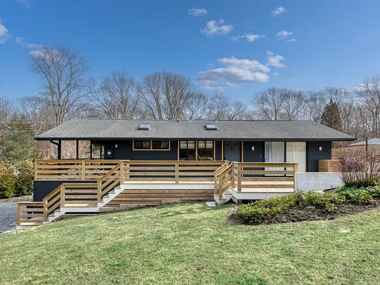 Private East Hampton Escape with Pool and Volleyball Court - East Hampton, New York