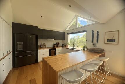 Elegant Oceanview Retreat Surrounded by Nature - Point Lonsdale, Australia