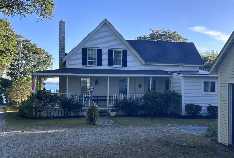 Refined Island Escape Minutes from Boothbay Harbor - Boothbay, Maine