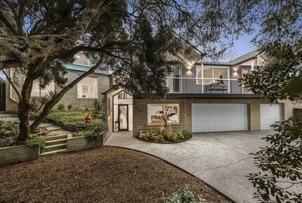 Elegant Oceanview Retreat Surrounded by Nature - Point Lonsdale, Australia