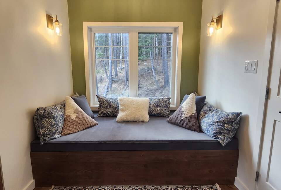 Upstairs nook/alcove.