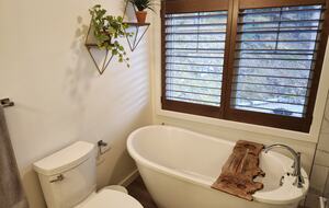 Upstairs master bedroom en suite.