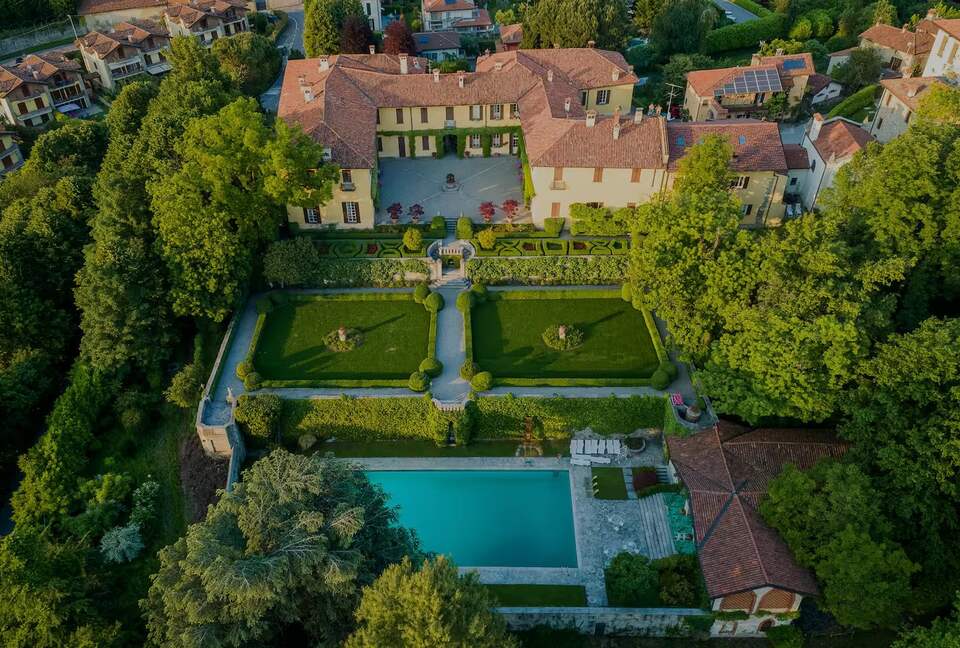 Elegant Apartment within Historic Villa La Vescogna near Lake Como - Calco, Italy