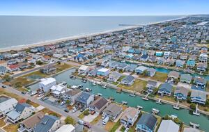 Canalfront Family Getaway Near Ocean Isle Beach - Ocean Isle Beach, North Carolina