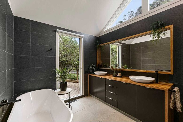 Elegant Oceanview Retreat Surrounded by Nature - Point Lonsdale, Australia