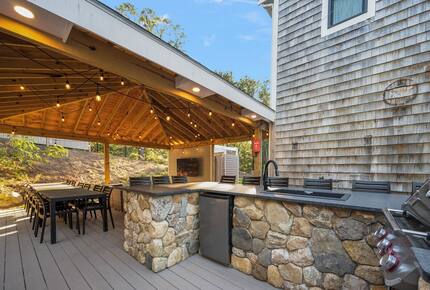 Horseshoe Landing: Family Oasis with Heated Pool & Outdoor Kitchen - Eastham, Massachusetts