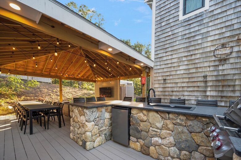 Horseshoe Landing: Family Oasis with Heated Pool & Outdoor Kitchen - Eastham, Massachusetts