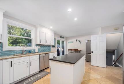 Horseshoe Landing: Family Oasis with Heated Pool & Outdoor Kitchen - Eastham, Massachusetts