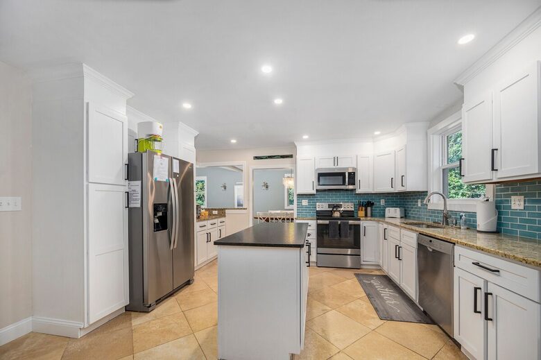 Horseshoe Landing: Family Oasis with Heated Pool & Outdoor Kitchen - Eastham, Massachusetts