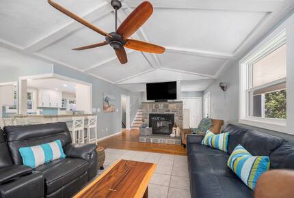 Horseshoe Landing: Family Oasis with Heated Pool & Outdoor Kitchen - Eastham, Massachusetts