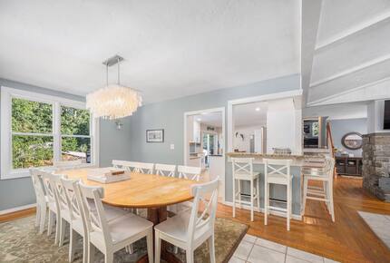 Horseshoe Landing: Family Oasis with Heated Pool & Outdoor Kitchen - Eastham, Massachusetts