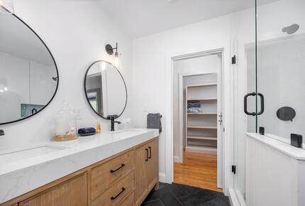 Horseshoe Landing: Family Oasis with Heated Pool & Outdoor Kitchen - Eastham, Massachusetts