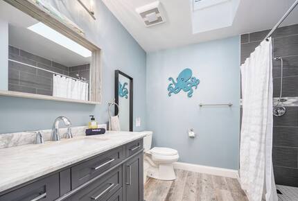 Horseshoe Landing: Family Oasis with Heated Pool & Outdoor Kitchen - Eastham, Massachusetts