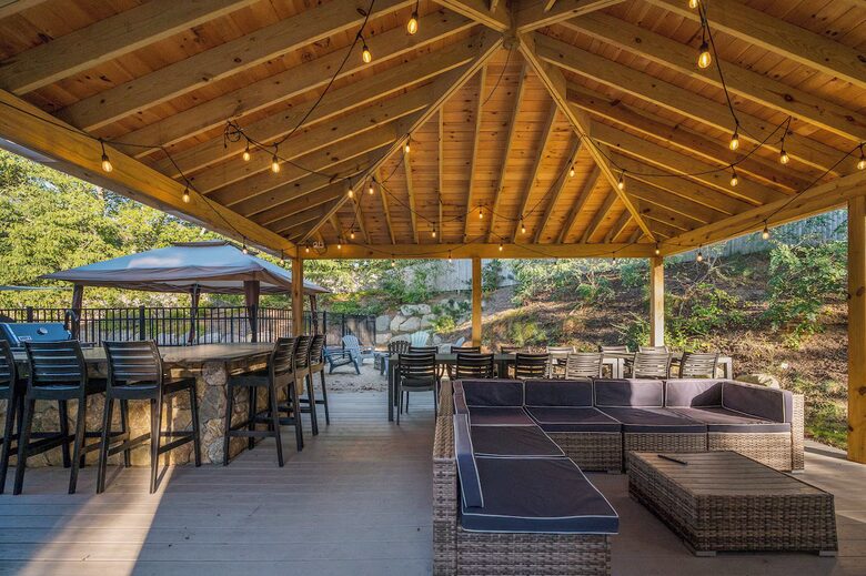 Horseshoe Landing: Family Oasis with Heated Pool & Outdoor Kitchen - Eastham, Massachusetts