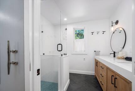 Horseshoe Landing: Family Oasis with Heated Pool & Outdoor Kitchen - Eastham, Massachusetts