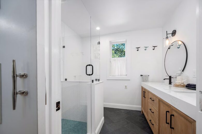 Horseshoe Landing: Family Oasis with Heated Pool & Outdoor Kitchen - Eastham, Massachusetts