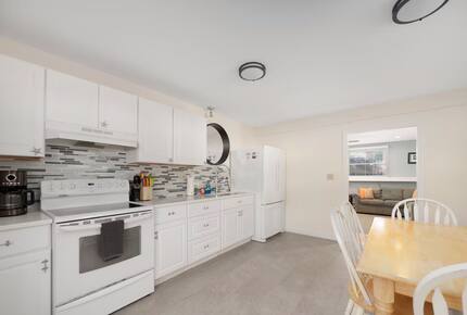 Horseshoe Landing: Family Oasis with Heated Pool & Outdoor Kitchen - Eastham, Massachusetts