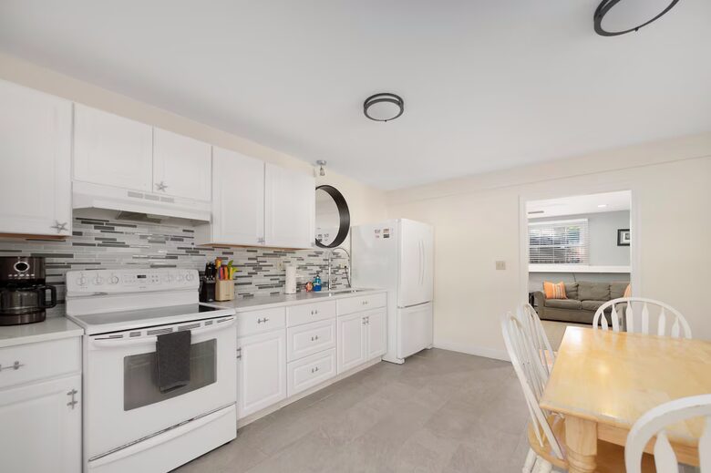 Horseshoe Landing: Family Oasis with Heated Pool & Outdoor Kitchen - Eastham, Massachusetts