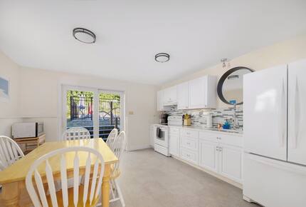 Horseshoe Landing: Family Oasis with Heated Pool & Outdoor Kitchen - Eastham, Massachusetts