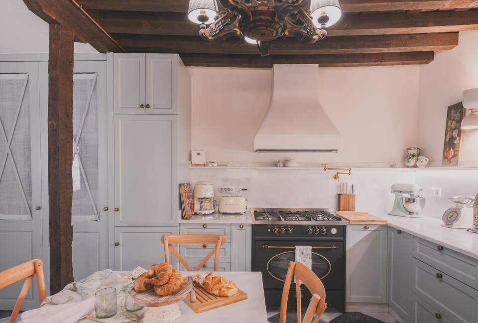 Restored Spanish Mansion with Studio and Private Patio - Toledo, Spain