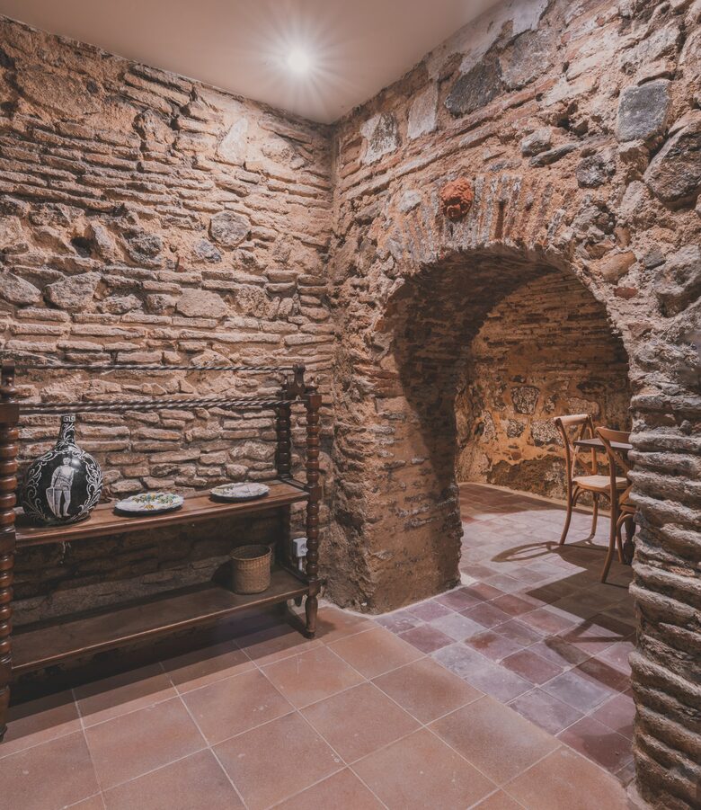 Restored Spanish Mansion with Studio and Private Patio - Toledo, Spain