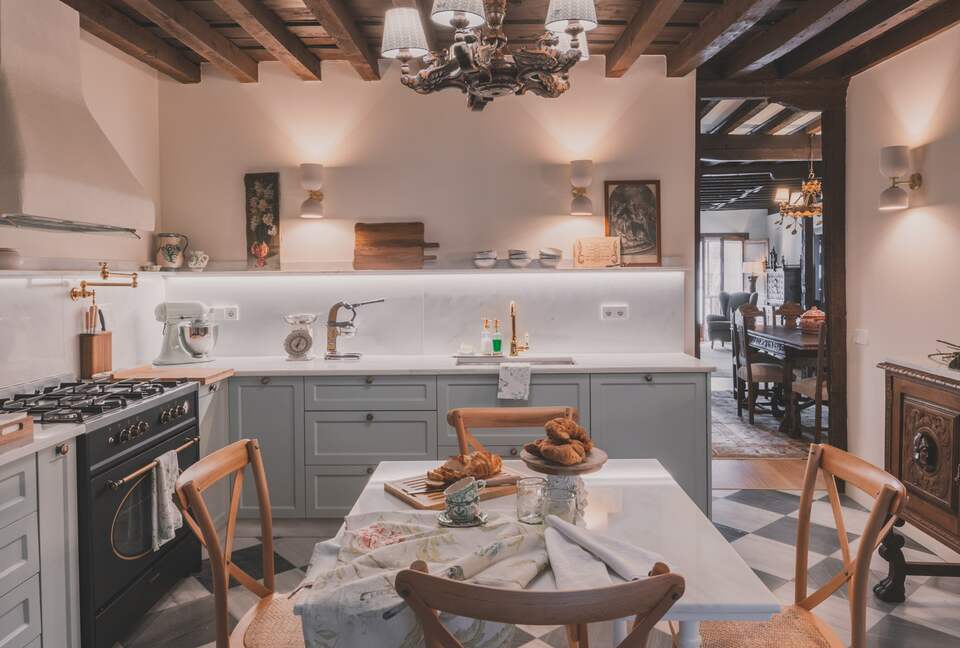 Restored Spanish Mansion with Studio and Private Patio - Toledo, Spain