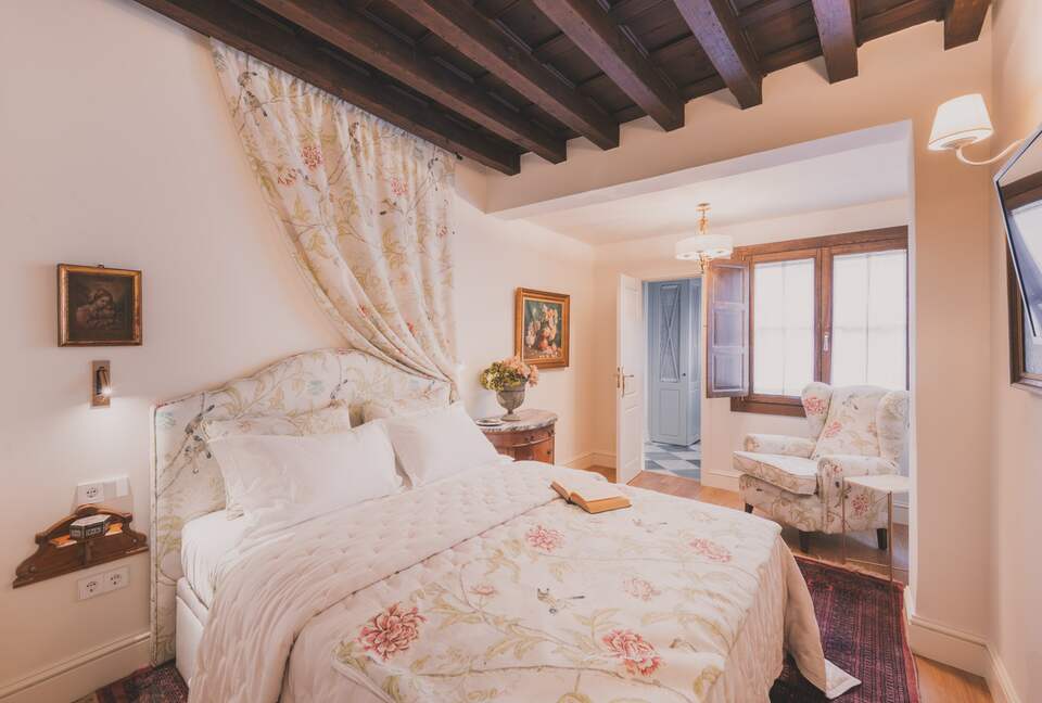 Restored Spanish Mansion with Studio and Private Patio - Toledo, Spain