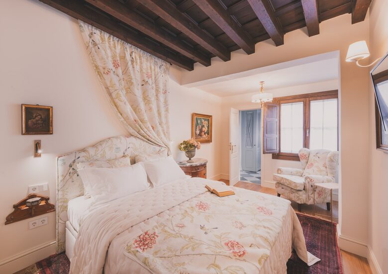 Restored Spanish Mansion with Studio and Private Patio - Toledo, Spain