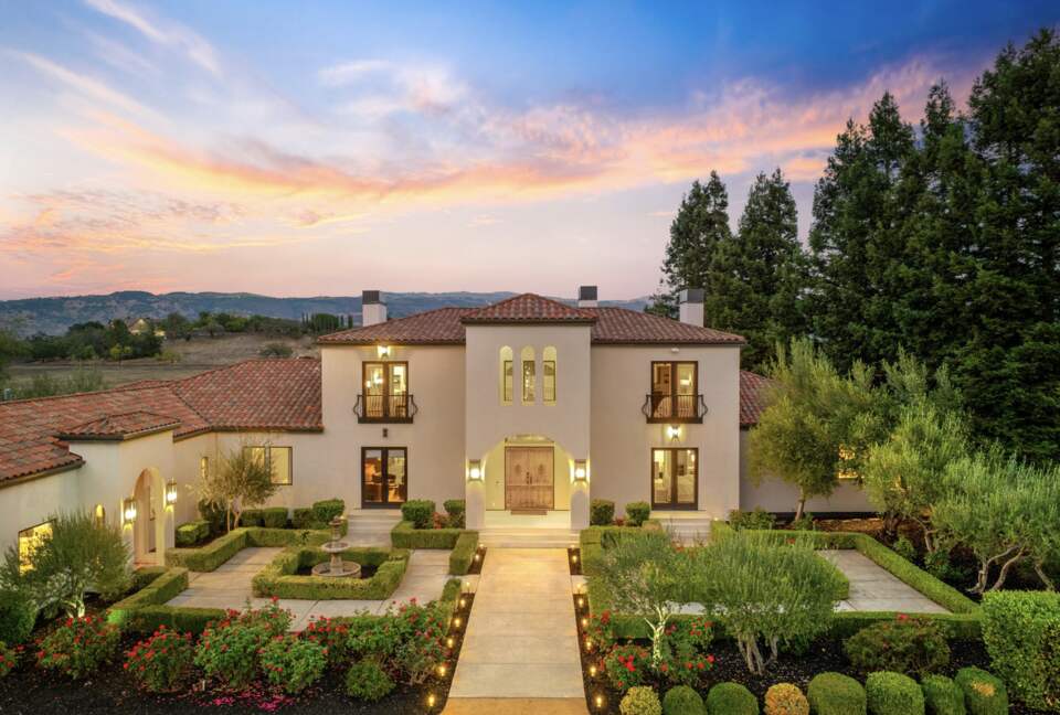 Modern Napa Masterpiece | Estate with Vineyard Views and Resort-Style Amenities - Napa, California