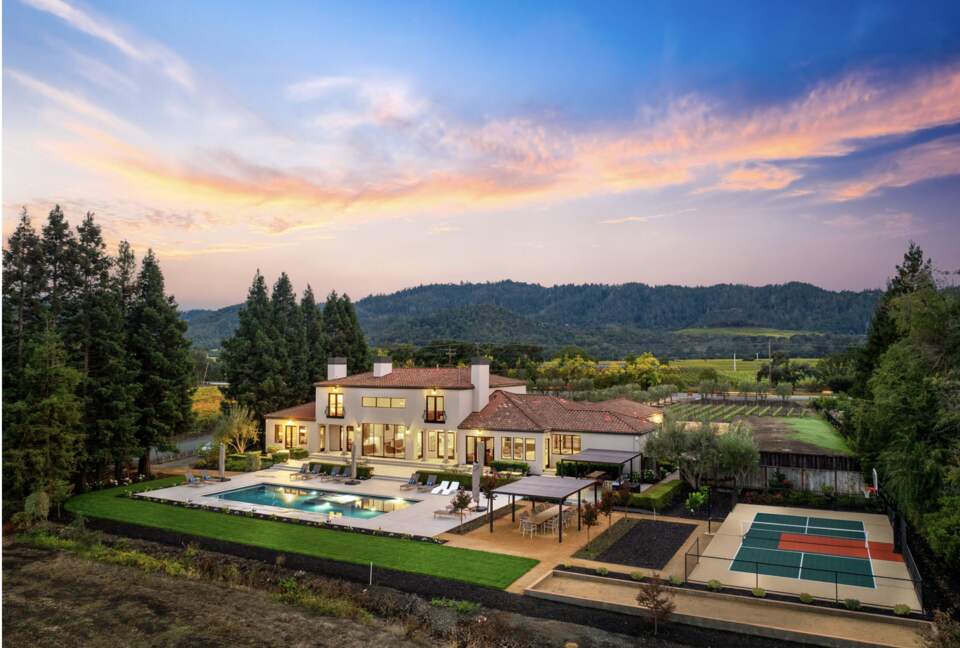 Modern Napa Masterpiece | Estate with Vineyard Views and Resort-Style Amenities - Napa, California