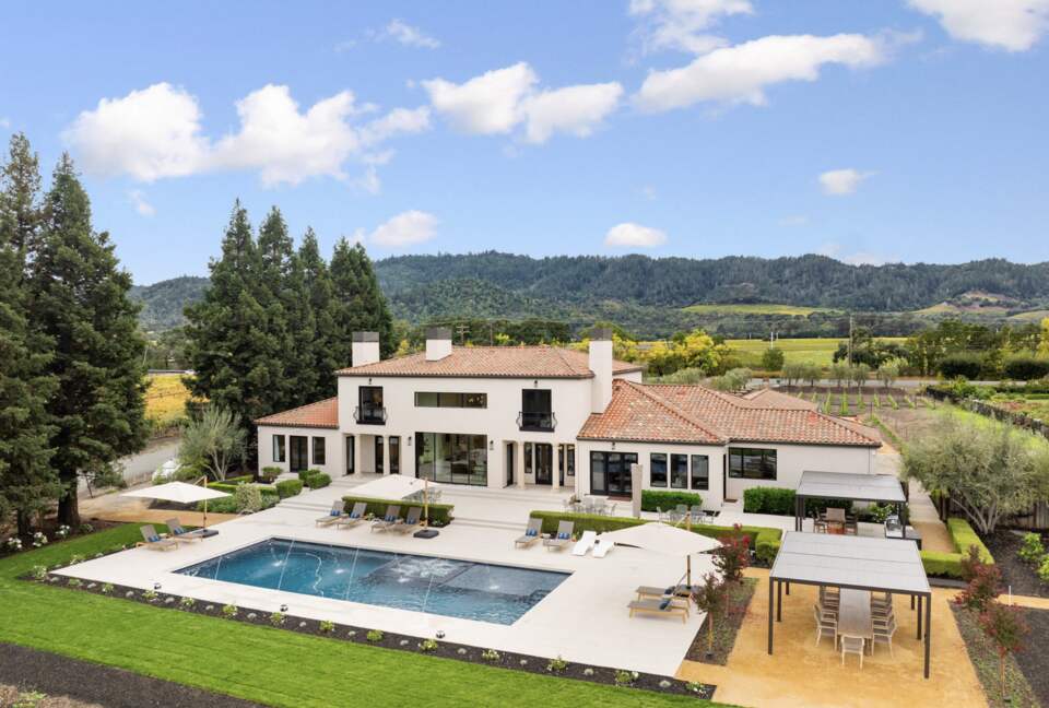 Modern Napa Masterpiece | Estate with Vineyard Views and Resort-Style Amenities - Napa, California