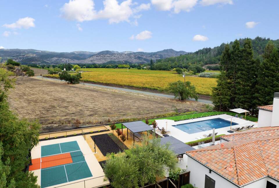 Modern Napa Masterpiece | Estate with Vineyard Views and Resort-Style Amenities - Napa, California