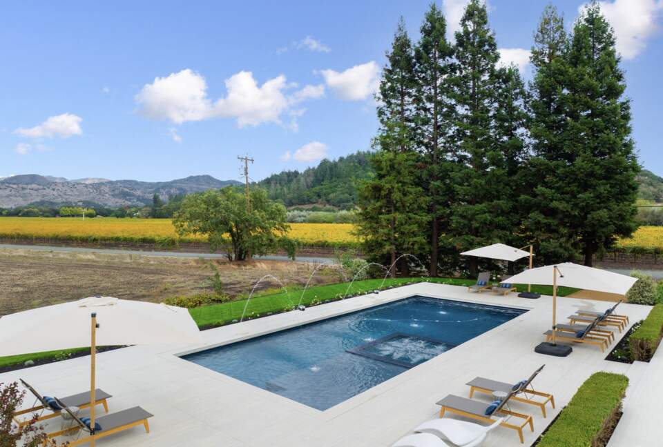 Modern Napa Masterpiece | Estate with Vineyard Views and Resort-Style Amenities - Napa, California
