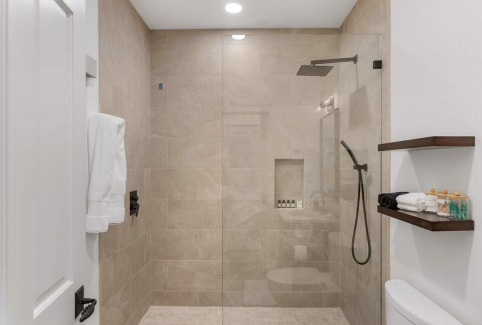 Modern Napa Masterpiece | Estate with Vineyard Views and Resort-Style Amenities - Napa, California