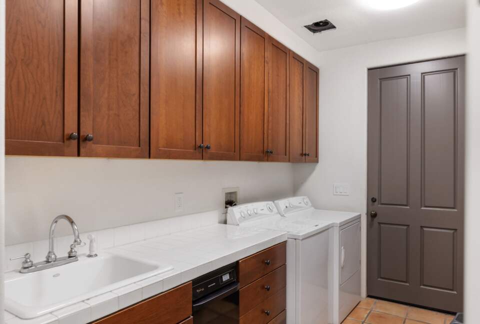 Modern Napa Masterpiece | Estate with Vineyard Views and Resort-Style Amenities - Napa, California