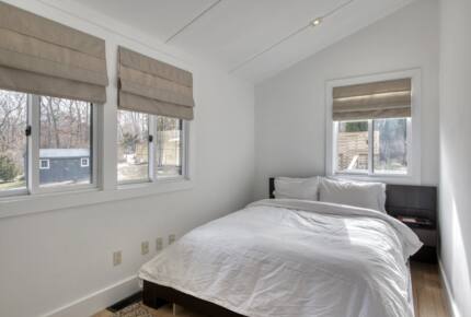 Private East Hampton Escape with Pool and Volleyball Court - East Hampton, New York