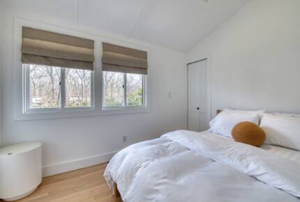 Private East Hampton Escape with Pool and Volleyball Court - East Hampton, New York