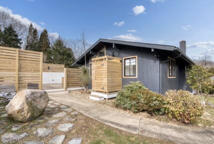 Private East Hampton Escape with Pool and Volleyball Court - East Hampton, New York