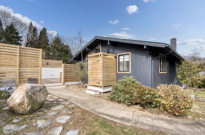 Private East Hampton Escape with Pool and Volleyball Court - East Hampton, New York