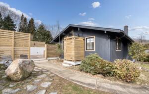 Private East Hampton Escape with Pool and Volleyball Court - East Hampton, New York