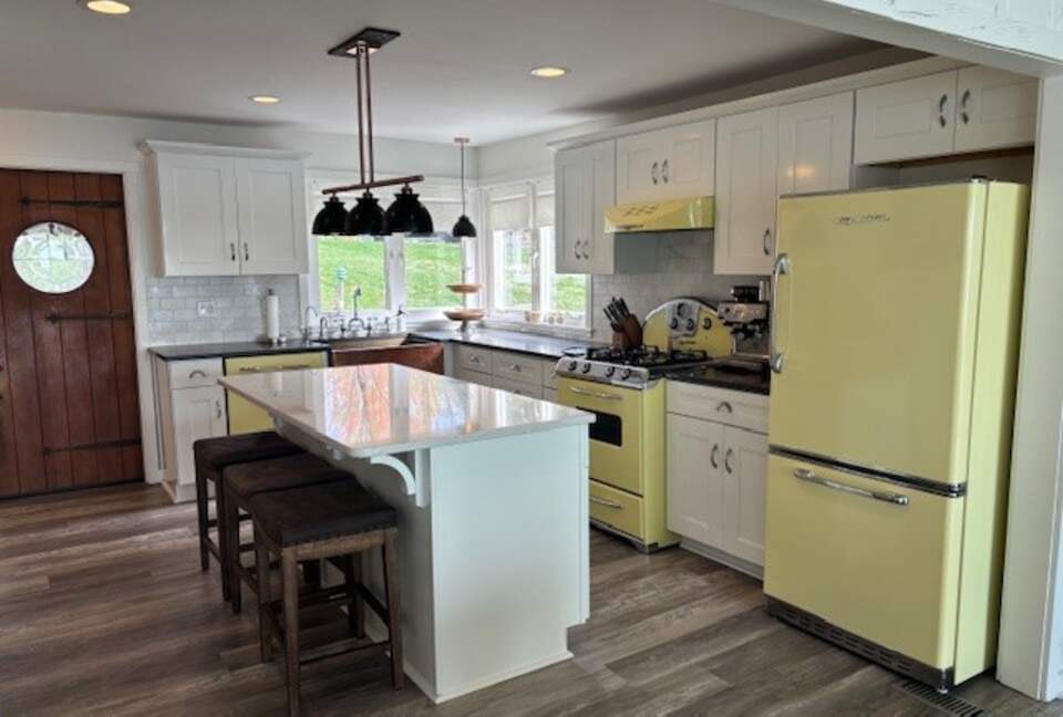 Sylvan Lakefront Heritage Retreat - Rome City, Indiana